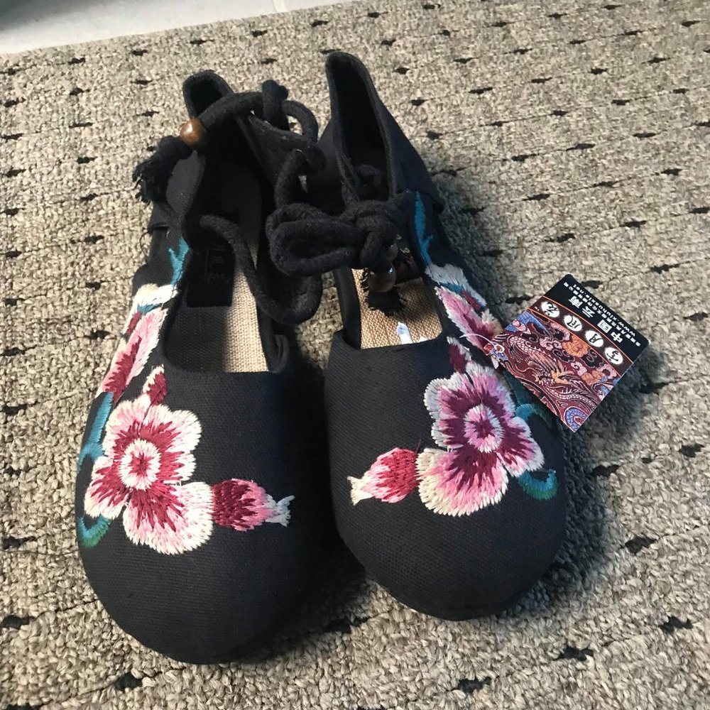 Embroidered Floral Chinese Sandals